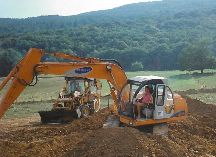 Achat du premier tracto-pelle en 1999